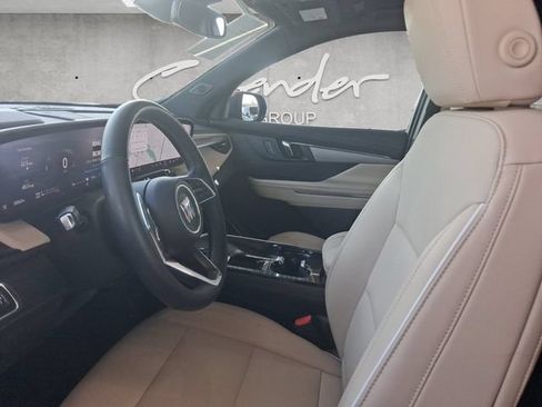 Used 2025 Buick Enclave Preferred w/ Power Package FWD image 24