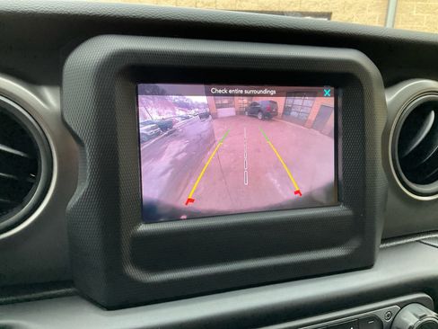 Used 2023 Jeep Wrangler Unlimited Sport image 26