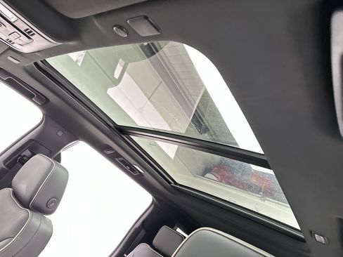 Used 2021 Chevrolet Suburban Premier image 23