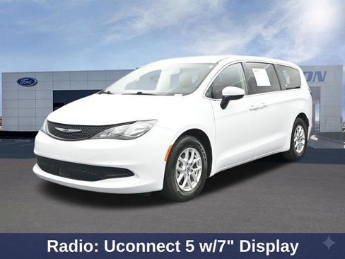 Used 2022 Chrysler Voyager LX FWD image 4