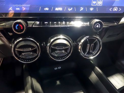 New 2025 Chevrolet Blazer EV LT w/ Midnight/Sport Edition image 18