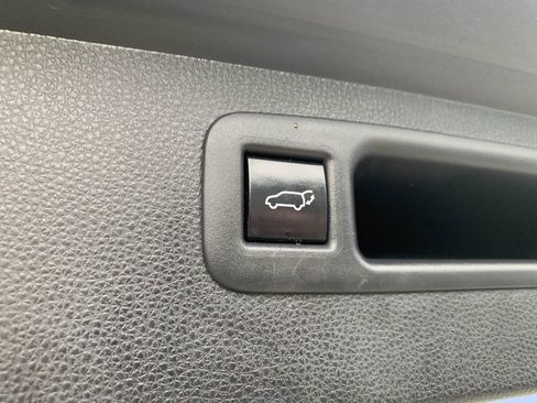 Used 2022 Toyota Highlander XSE AWD/4WD image 46