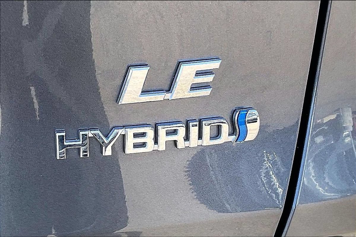 Used 2024 Toyota RAV4 LE AWD/4WD image 32