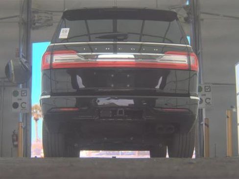 Used 2019 Lincoln Navigator Reserve image 5