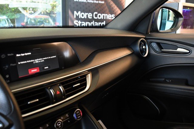 Used 2022 Alfa Romeo Stelvio Ti AWD/4WD image 38