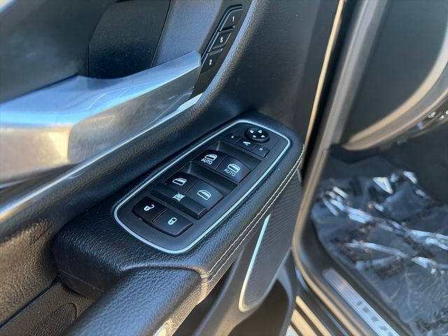 Used 2021 RAM 1500 Laramie AWD/4WD image 11