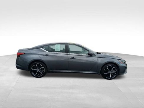 Used 2025 Nissan Altima 2.5 SR FWD image 5