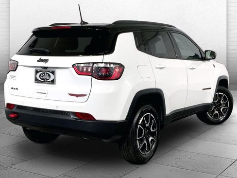 Used 2025 Jeep Compass Trailhawk AWD/4WD image 13