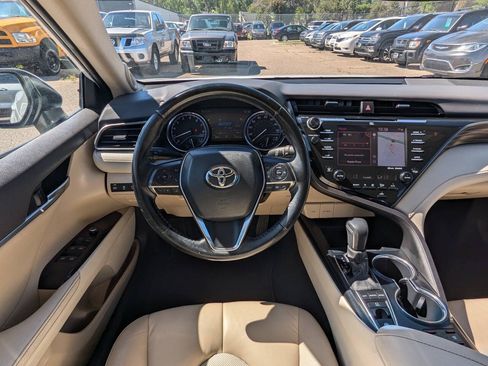 Used 2020 Toyota Camry XLE w/ Driver Assist Package FWD image 17