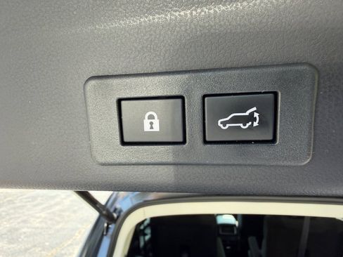 Used 2023 Subaru Ascent Premium w/ Convenience Package AWD/4WD image 35