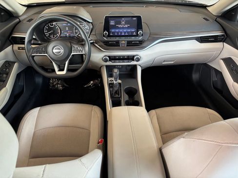 Used 2025 Nissan Altima 2.5 SV FWD image 28