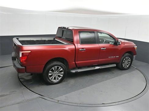 Used 2018 Nissan Titan SL image 30