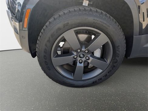 Used 2025 Land Rover Defender 130 S image 4