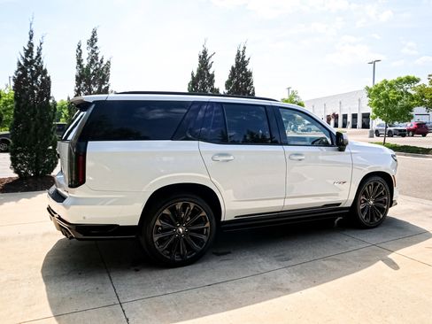 Used 2026 Cadillac Escalade V image 11