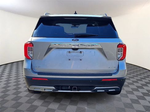 Used 2021 Ford Explorer XLT w/ Equipment Group 202A image 5