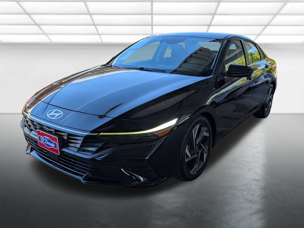 Used 2025 Hyundai Elantra SEL FWD image 26