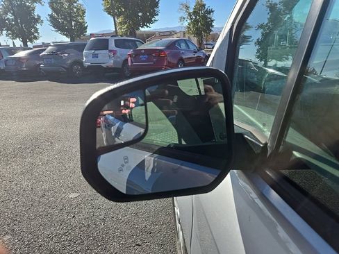 Used 2022 Ford Transit Connect XLT image 32