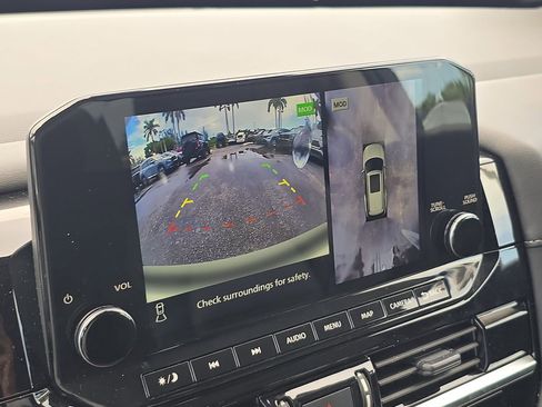 Used 2024 Nissan Pathfinder SL image 30