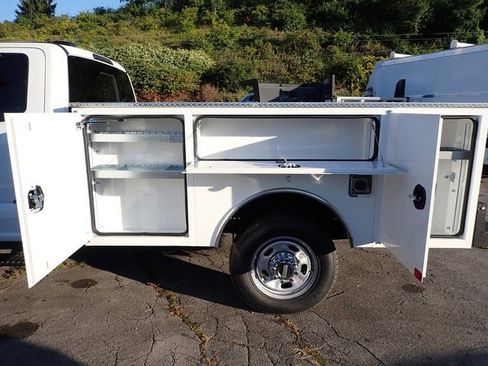 New 2025 Ford F350 XL w/ XL Chrome Package image 3