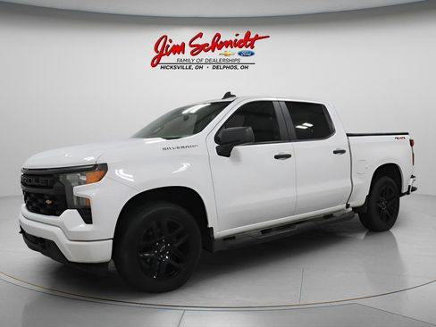 Used 2023 Chevrolet Silverado 1500 Custom image 2
