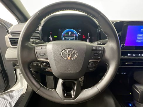 Used 2025 Toyota Camry SE FWD image 17
