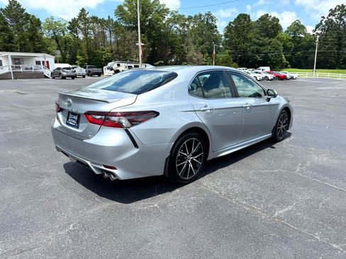 Used 2024 Toyota Camry SE image 6