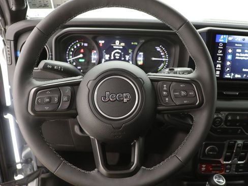 Used 2025 Jeep Wrangler Unlimited Rubicon 4xe w/ Convenience Group image 15