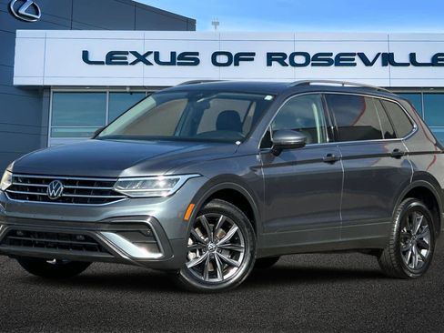 Used 2022 Volkswagen Tiguan SE w/ Panoramic Sunroof Package image 1