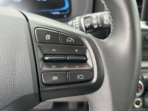 Used 2025 Hyundai Venue SEL FWD image 20