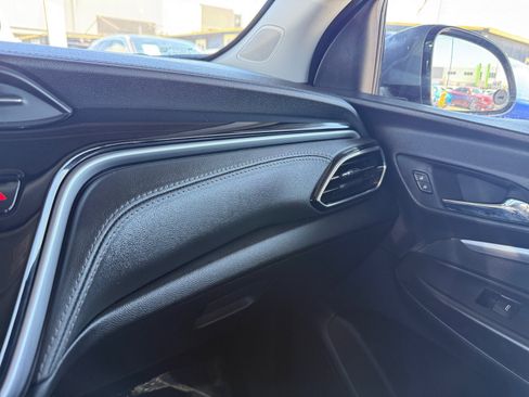 Used 2023 Chevrolet Bolt EUV LT w/ Comfort Package FWD image 17