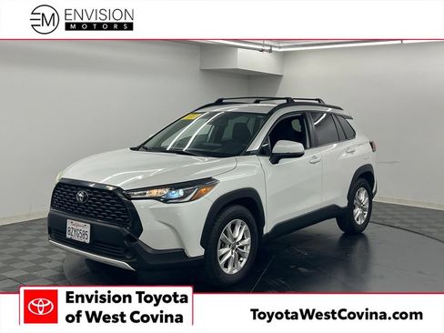 Used 2022 Toyota Corolla Cross LE AWD/4WD image 1