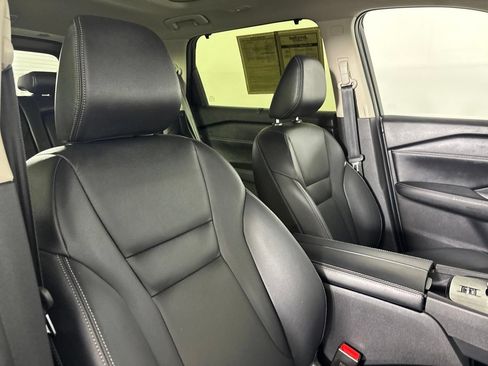 Used 2025 Nissan Rogue SL w/ Tech Package FWD image 33