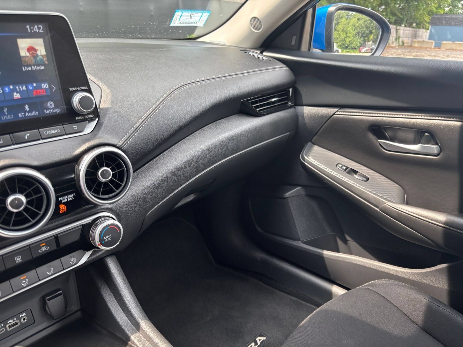 Used 2025 Nissan Sentra SV FWD image 32