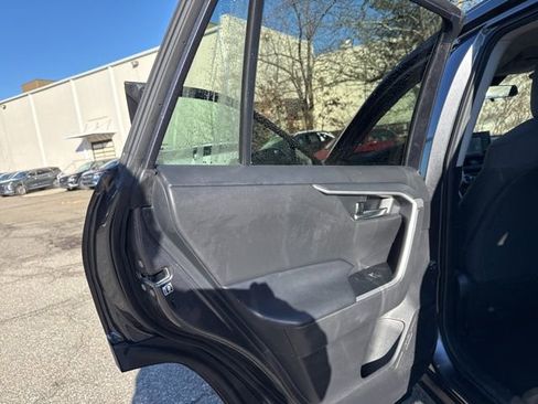 Used 2020 Toyota RAV4 XLE image 33