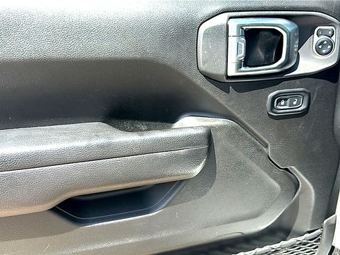 Used 2023 Jeep Gladiator Sport AWD/4WD image 9