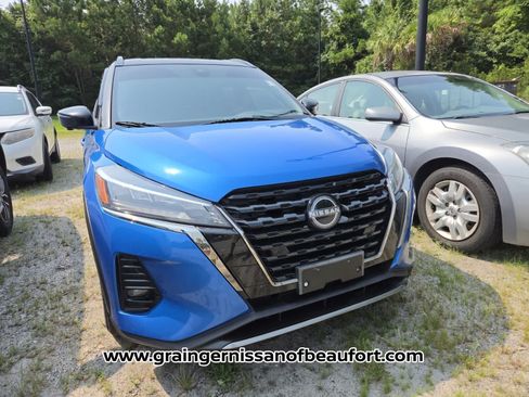 Used 2023 Nissan Kicks SR w/ SR Premium Package FWD image 4