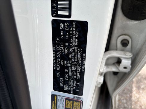 Used 2025 Kia K4 FWD image 52