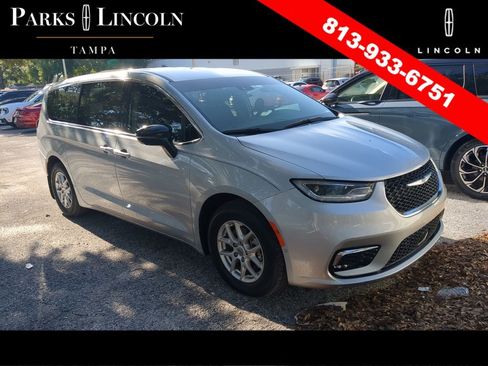 Used 2024 Chrysler Pacifica Touring-L w/ Uconnect Theater Family Group FWD image 1