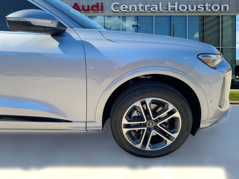 New 2025 Audi Q5 Premium image 12