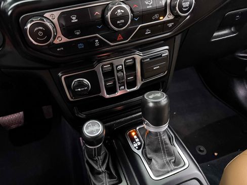 Used 2022 Jeep Wrangler Unlimited Sahara image 26