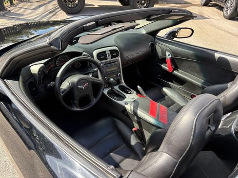 Used 2005 Chevrolet Corvette Coupe w/ Preferred Equipment Group RWD image 11