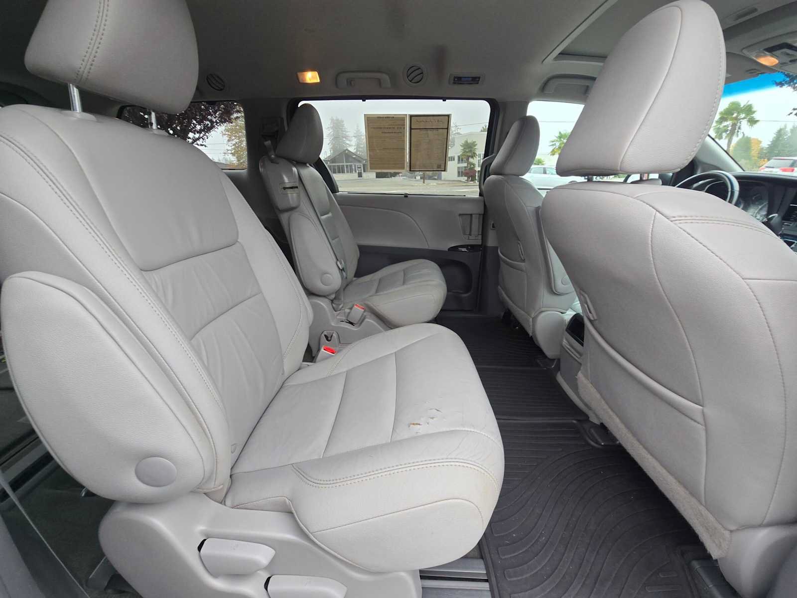 Used 2016 Toyota Sienna XLE w/ XLE Navigation Package FWD image 12