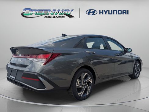 Used 2025 Hyundai Elantra Sport FWD image 8