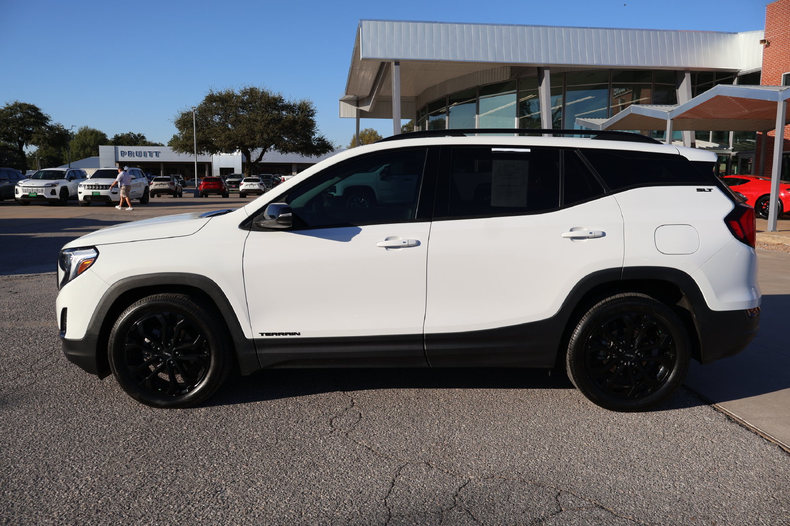 Used 2021 GMC Terrain SLT w/ Elevation Edition FWD image 2