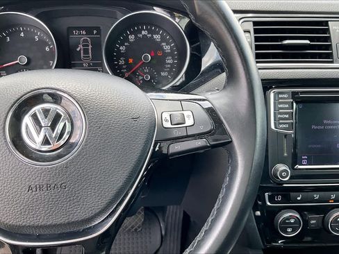 Used 2017 Volkswagen Jetta SEL FWD image 25