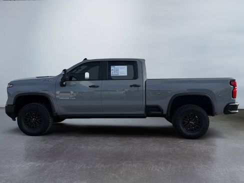 Used 2025 Chevrolet Silverado 2500 ZR2 w/ Technology Package image 6