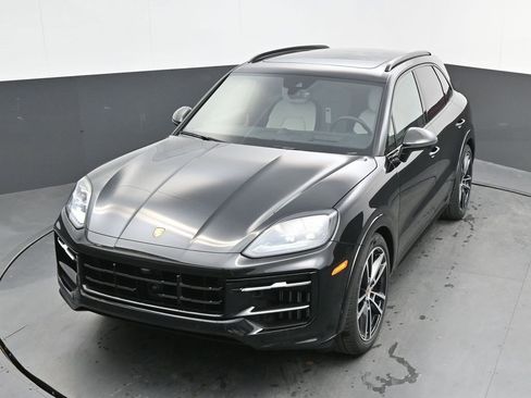 New 2025 Porsche Cayenne GTS image 40