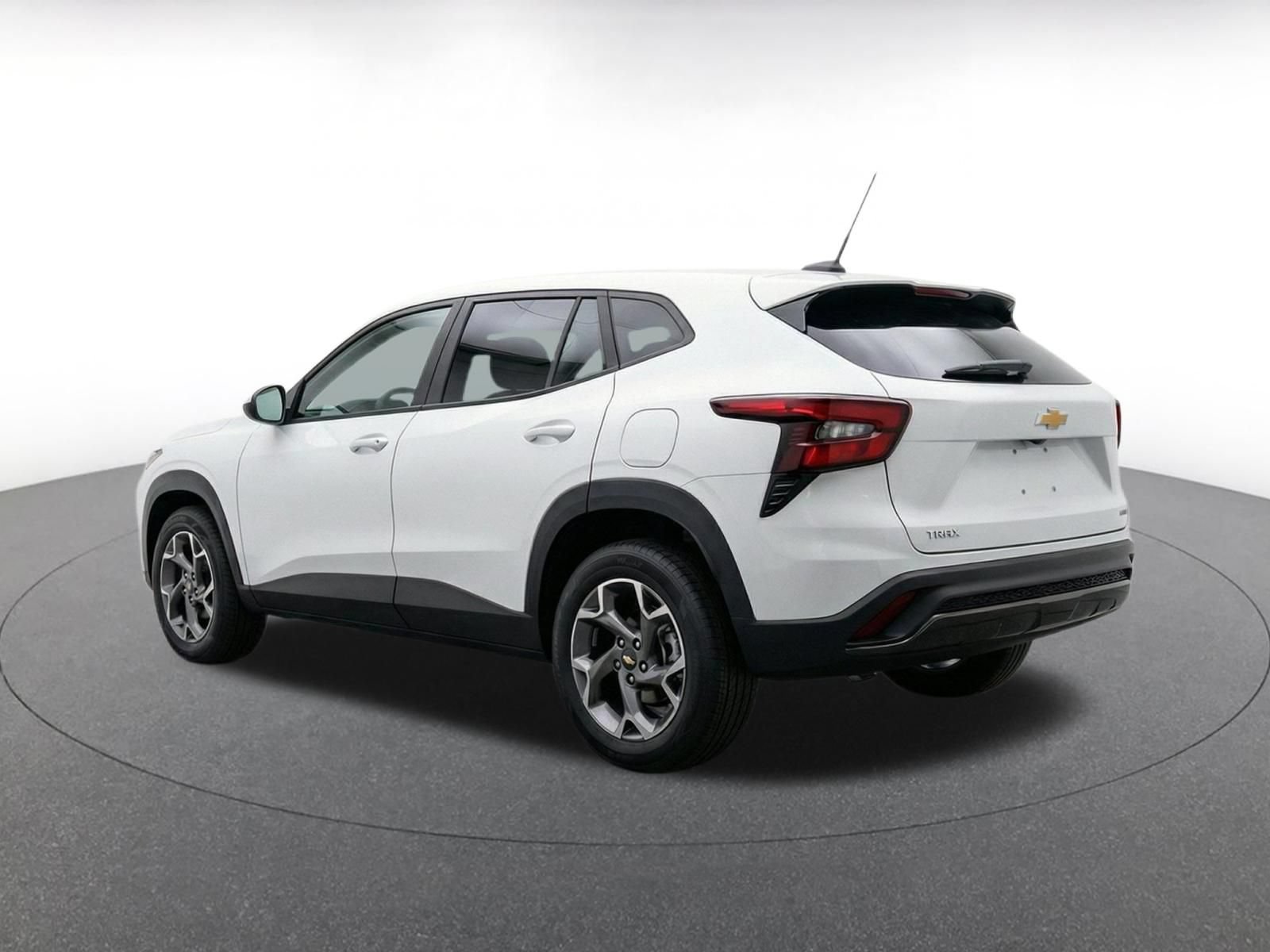 Used 2025 Chevrolet Trax LT w/ LT Convenience Package FWD image 6