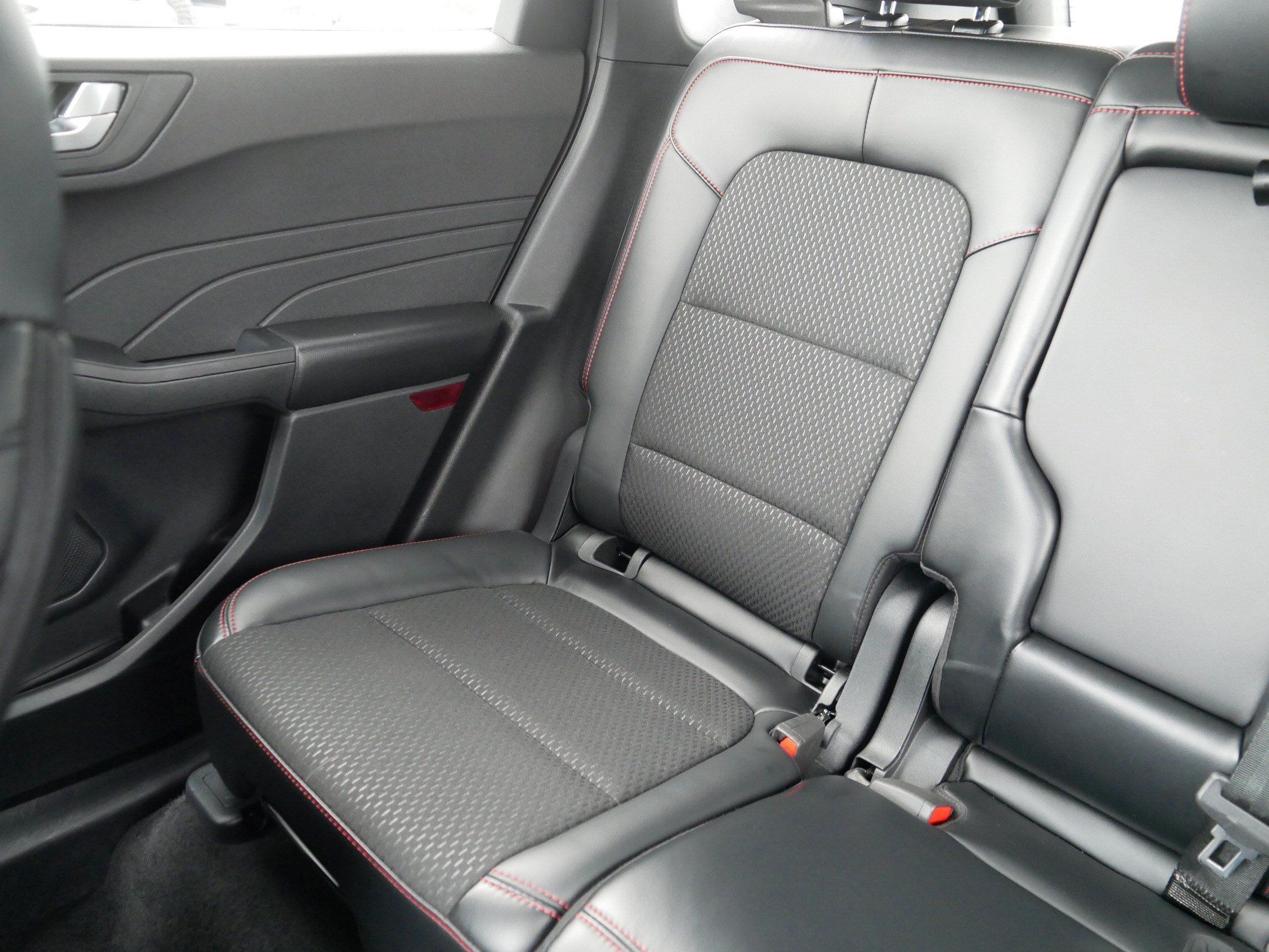 Used 2025 Ford Escape ST-Line Select AWD/4WD image 12