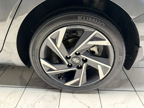 Used 2025 Hyundai Elantra Sport image 30